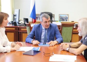 Полпред СФО Сергей Меняйло обсудил реализацию туристического потенциала Сибири с представителями РГО